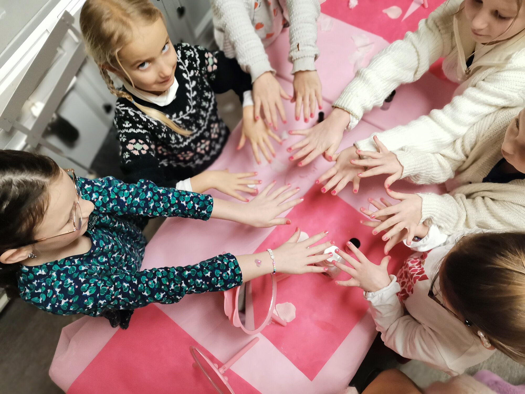 Atelier manucure entre copines